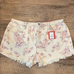 🦩🚨Mossimo Floral Denim Shorts🚨🦩